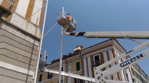 Verso l'Illuminata 2019: iniziati stamattina in via Roma i lavori di installazione dell'impalcatura
