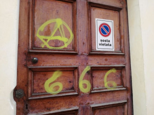 ‘Le scritte sataniche nel centro storico? Una bravata da ubriaco’