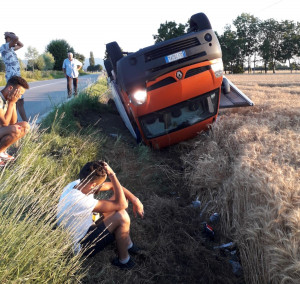 Incidente a San Chiaffredo di Busca, un camioncino ribaltato