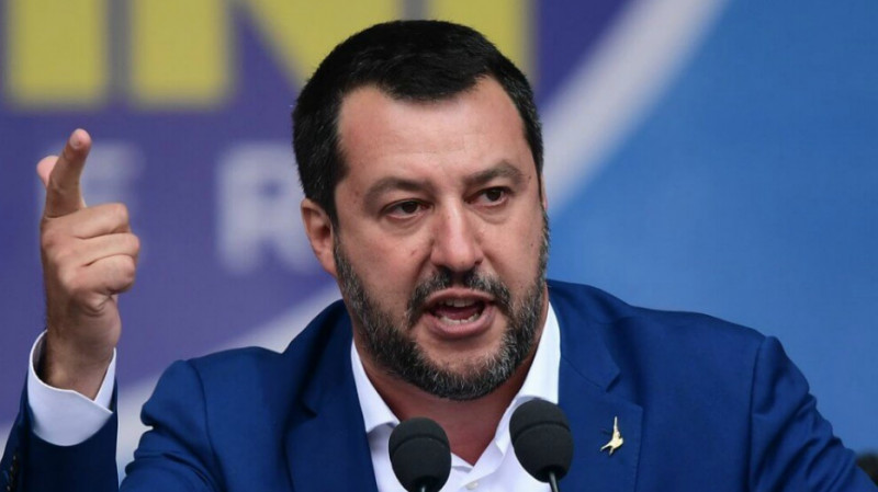 Illeciti nella gestione dei migranti, Salvini: 'Altro che solidarietà. Tolleranza zero per i furbetti dell'accoglienza'