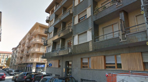 Cuneo, piastrelle si staccano dalla facciata di un condominio in via Quintino Sella