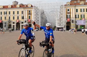 'Italy no stop': il giro d'Italia in bicicletta dei gemelli cuneesi Carlo e Giuseppe Roffinella