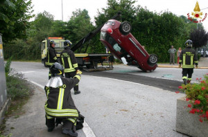 Incidente a Peveragno: un'auto ribaltata, ma non ci sono feriti gravi (FOTO)