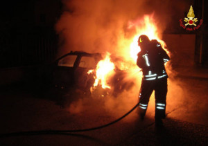 Bra: nella notte due auto a fuoco in via Sobrero