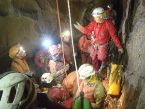 Proseguono le operazioni per salvare lo speleologo francese intrappolato in una grotta