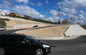 Intervento di rifinitura per l’asfalto della salita Bergoglio a Cherasco