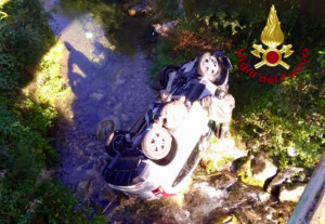 Roaschia: finisce nel fiume con l'auto, ferita una donna