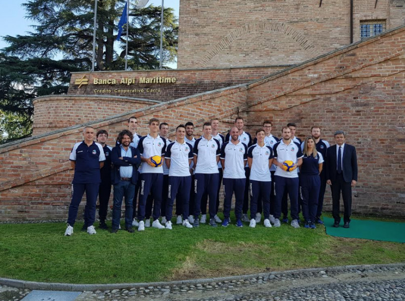 Pallavolo: la prima squadra del Cuneo Volley presentata al Castello di Carrù