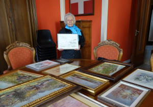 Ex dipendente della Provincia regala all’ente i quadri della sorella pittrice scomparsa