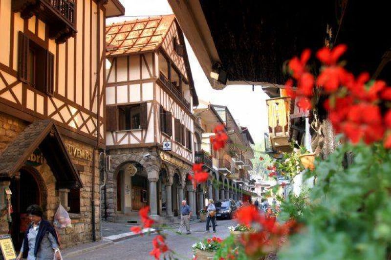 Mail diffamatorie contro un albergo di Limone, condannato un turista svizzero