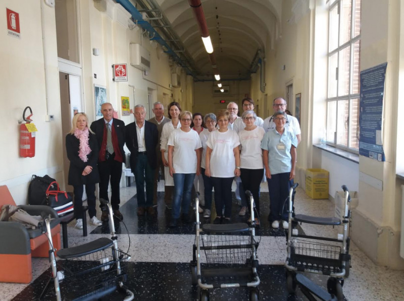 Gli 'Amici del Cuore' donano pedaliere e rollatori all'ospedale di Fossano