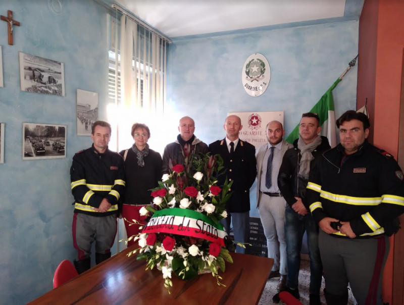 Saluzzo, deposta una corona floreale in ricordo dei due agenti di polizia assassinati a Trieste