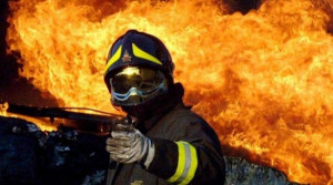 Piromane a processo: incendiò un fienile a Caraglio e i cestini di piazza Foro Boario a Cuneo