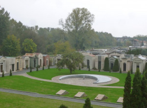Un'area per la dispersione delle ceneri al cimitero di Cuneo
