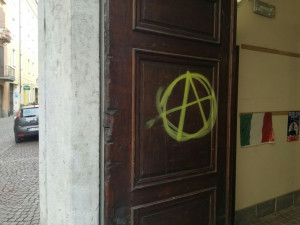 Graffiti ‘satanici’ in Cuneo vecchia, assolto un 27enne