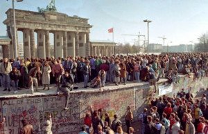 'Il cielo diviso a metà': ad Alba si ricorda la caduta del muro di Berlino