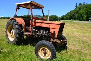 Il figlio dei vicini si ferì sul suo trattore, agricoltore condannato per omissione di soccorso