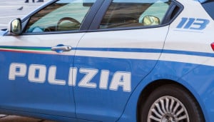 Cuneo, spacciatore colto in flagrante mentre consegna droga a un ragazzino: arrestato