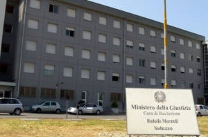 Spedirono hashish al figlio carcerato, nei guai una coppia di Revello