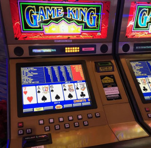 Rapina in corso Nizza dopo una vincita al videopoker, parla la vittima