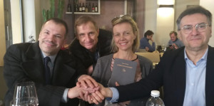 Il best seller di Beppe Ghisolfi omaggiato all'assessore delegata albese, Carlotta Boffa