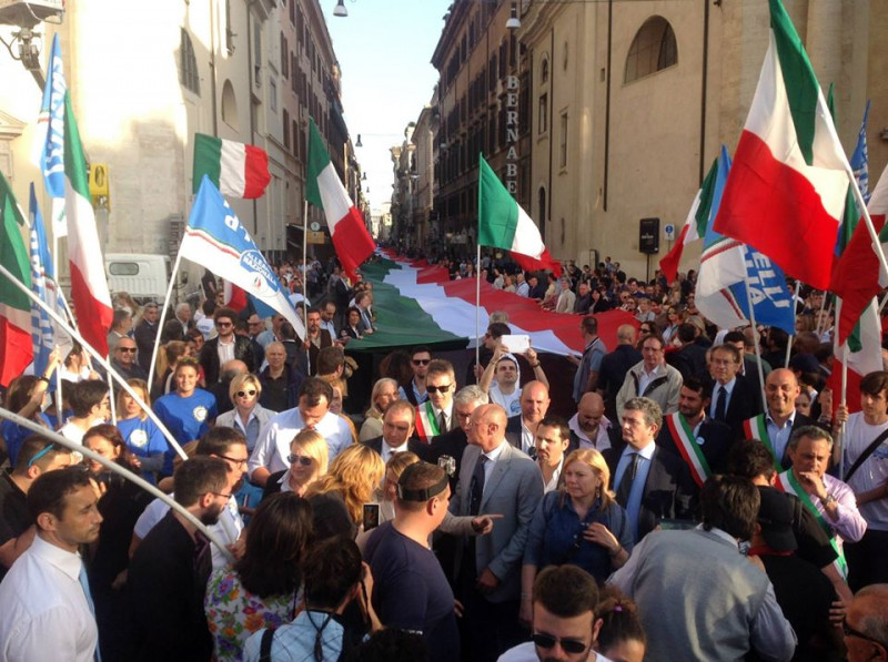 I militanti di Fratelli d’Italia: ‘Non ci impongano l’esame di antifascismo’