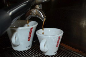 Evase dai domiciliari per un caffè. Il giudice lo ‘grazia’