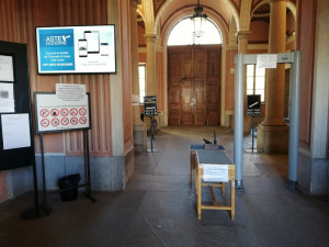 Entra in tribunale con un taglierino ma viene assolto: ‘È uno strumento di lavoro’