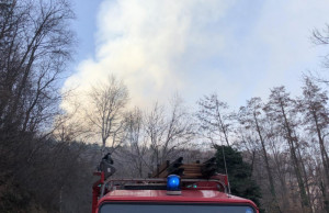 Continuano a bruciare i boschi sopra Villar San Costanzo