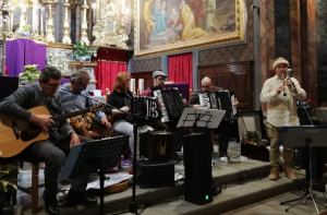 A Cerialdo musica folk con i 'Piedmont Folk Singers'