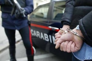 Botte ai carabinieri dopo la lite col padre ubriaco: condannato un ventenne