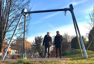 Alba: rubata un’altalena inclusiva in un'area giochi del quartiere Moretta