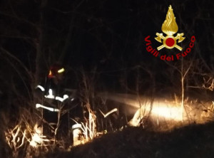 Peveragno, nella notte incendio di sterpaglie in frazione Pradeboni