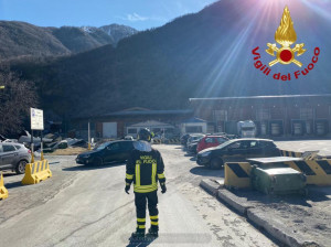 Nuove raffiche di vento nelle valli alpine, lamiere sulle auto allo stabilimento Sant'Anna di Vinadio