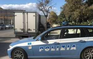 Trasporta 120 chili di carne suina in condizioni non idonee, sanzionato dalla Polizia Stradale di Saluzzo