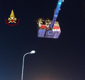 Cuneo, brucia un lampione sul viadotto Soleri