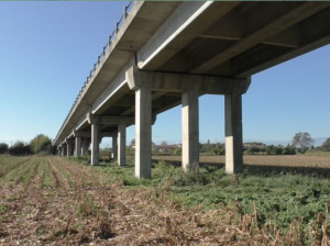 Lavori di consolidamento al cavalcaferrovia sulla provinciale 165 a Sanità di Savigliano