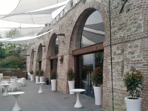 Botte agli Ex Lavatoi, in tre a giudizio per lesioni e offese razziali