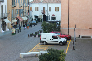 Alba: istituiti 15 stalli di sosta riservati all’attività di noleggio con conducente