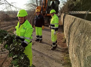 Busca, la Protezione Civile ha pulito la scarpata della ferrovia in via Risorgimento
