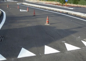 La Provincia vende un mezzo traccialinee e un rimorchio per trasporto cose