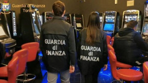 Slot machine manomesse per ridurre le vincite: controlli della Finanza anche ad Alba e Bra