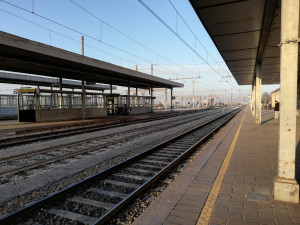 All’arrivo in stazione gettò un panetto di hashish: assolto dall’accusa di spaccio