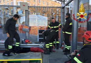 Cuneo, esercitazione sull'ascensore inclinato per i VIgili del Fuoco