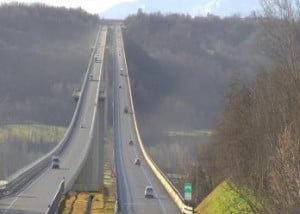 Fossano, perde il controllo del drone che cade sull'autostrada: denunciato 28enne