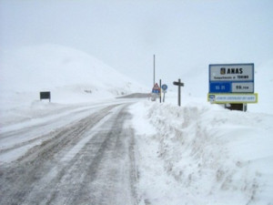 Chiuso ai mezzi pesanti il colle della Maddalena