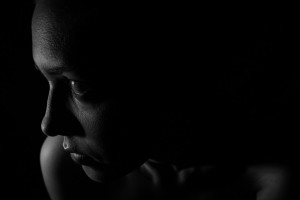 Prigioniera della gelosia del marito, lo denuncia per maltrattamenti