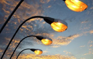 'Dopo una certa ora potremmo spegnere le luci pubbliche per risparmiare energia'