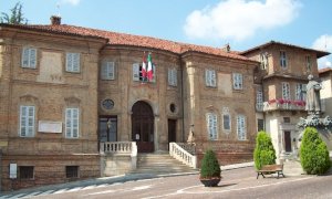 Coronavirus, a Bra nuove restrizioni: sospesi i mercati, chiusi parchi e giardini e limitati spostamenti