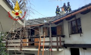 Incendio in due abitazioni a Barge